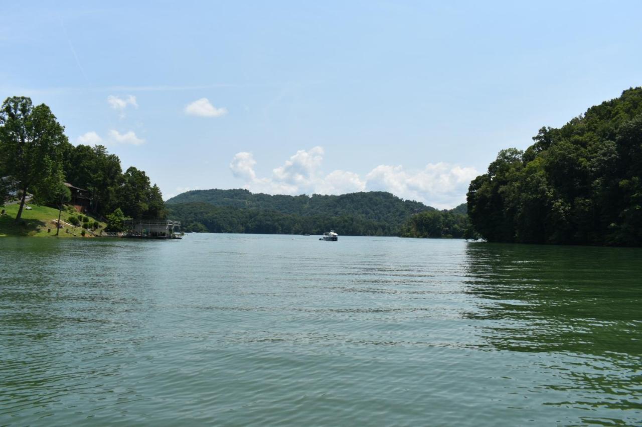 Tree Top Lodge - Gorgeous Lake Cabin With Hot Tub & Magnificent Views Of Forests And Mountains! Cabin Butler Bagian luar foto