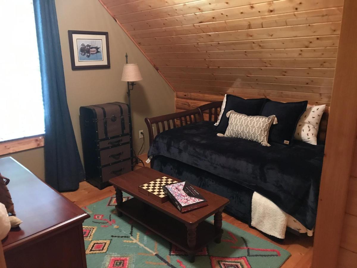 Tree Top Lodge - Gorgeous Lake Cabin With Hot Tub & Magnificent Views Of Forests And Mountains! Cabin Butler Bagian luar foto