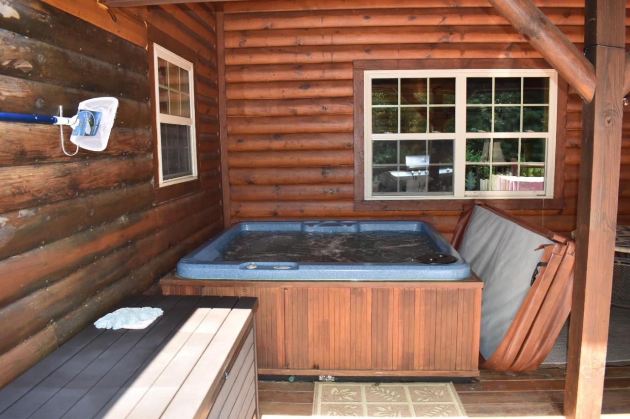 Tree Top Lodge - Gorgeous Lake Cabin With Hot Tub & Magnificent Views Of Forests And Mountains! Cabin Butler Bagian luar foto