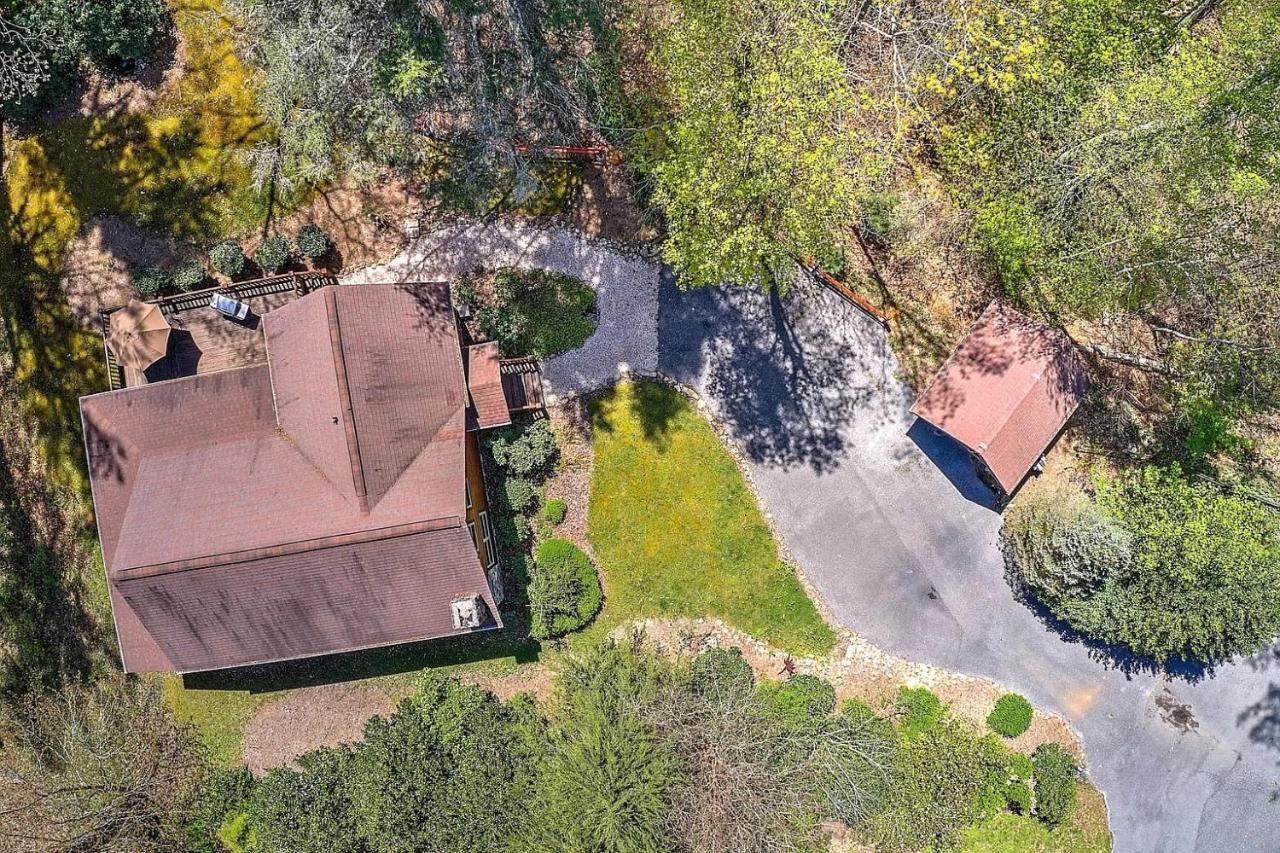 Tree Top Lodge - Gorgeous Lake Cabin With Hot Tub & Magnificent Views Of Forests And Mountains! Cabin Butler Bagian luar foto