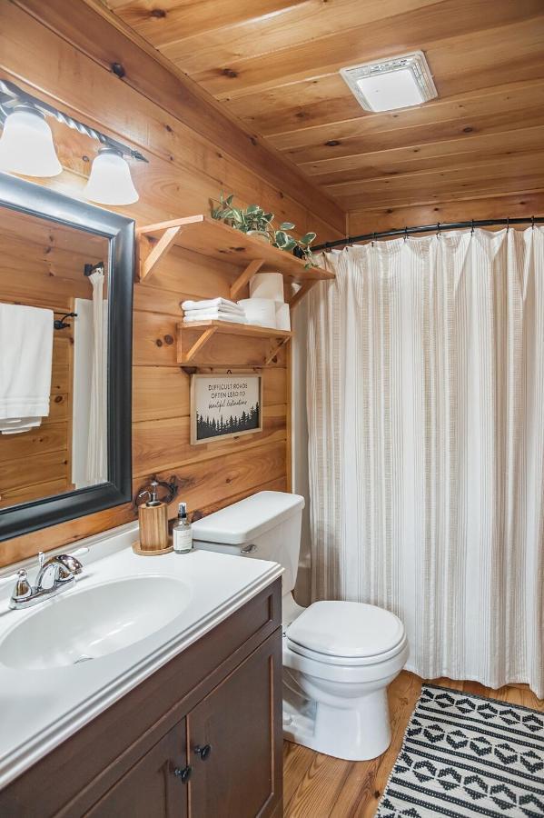 Tree Top Lodge - Gorgeous Lake Cabin With Hot Tub & Magnificent Views Of Forests And Mountains! Cabin Butler Bagian luar foto