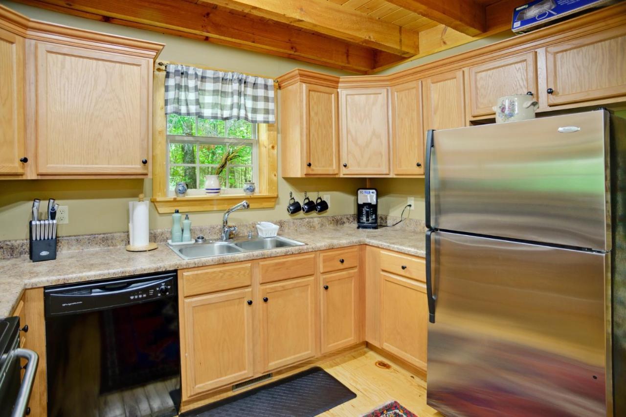 Tree Top Lodge - Gorgeous Lake Cabin With Hot Tub & Magnificent Views Of Forests And Mountains! Cabin Butler Bagian luar foto