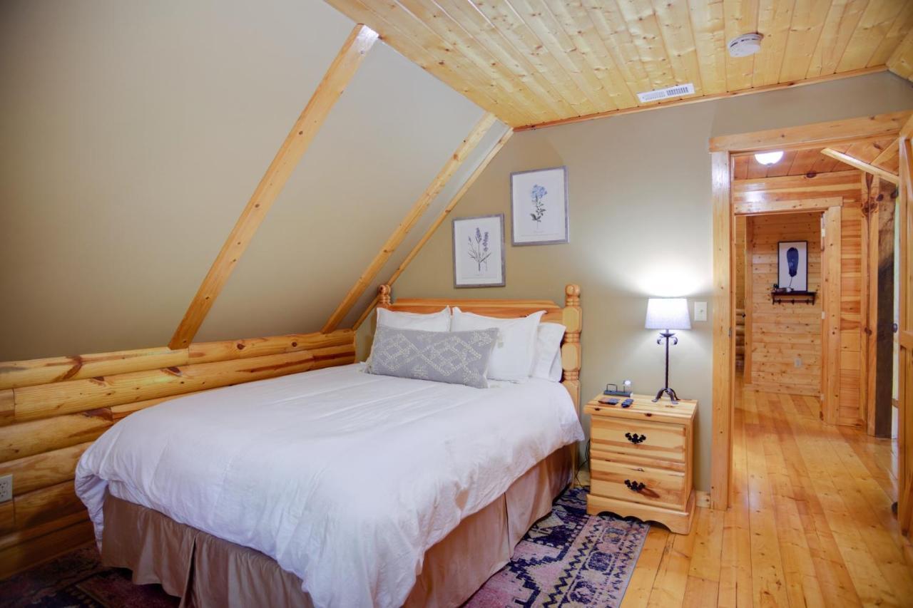 Tree Top Lodge - Gorgeous Lake Cabin With Hot Tub & Magnificent Views Of Forests And Mountains! Cabin Butler Bagian luar foto