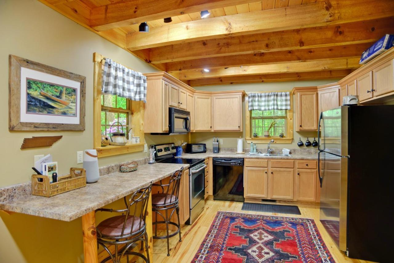 Tree Top Lodge - Gorgeous Lake Cabin With Hot Tub & Magnificent Views Of Forests And Mountains! Cabin Butler Bagian luar foto