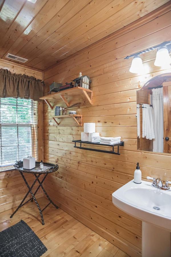 Tree Top Lodge - Gorgeous Lake Cabin With Hot Tub & Magnificent Views Of Forests And Mountains! Cabin Butler Bagian luar foto